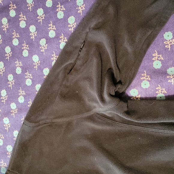 PolarEdge Fleece Top - Picture 2 of 5